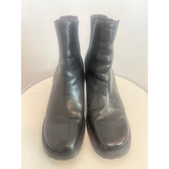 COLE HAAN Country Brown
Leather Block Heel Ankle Boots
Y2K Size 9B Pull On - Picture 2 of 9